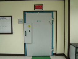 RF shield Door